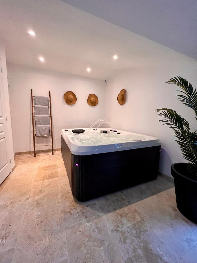 Manoir Les Feuillantines Piscine & Spa Isques Ngoại thất bức ảnh